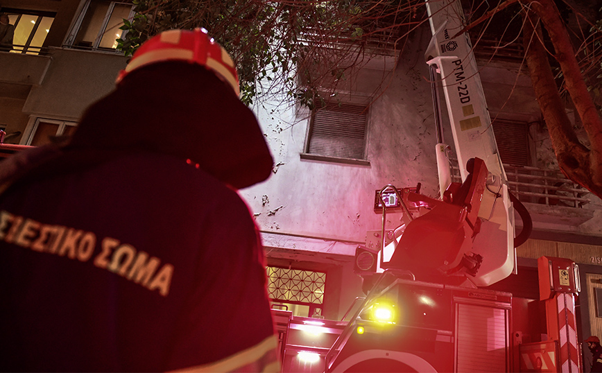 Φωτιά σε διαμέρισμα στο Περιστέρι &#8211; Στο νοσοκομείο ένας άνδρας