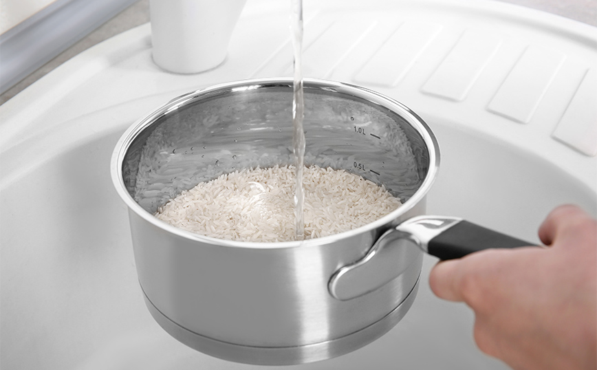 Γιατί πρέπει να πλένετε το ρύζι πριν το μαγείρεμα