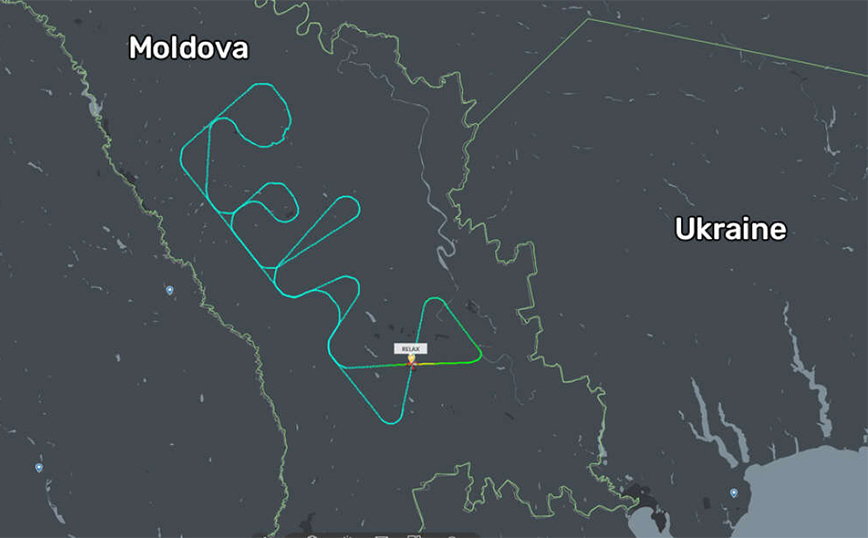 Πιλότος έγραψε με την πτήση του τη λέξη «relax» στα σύνορα της Ουκρανίας και έγινε viral