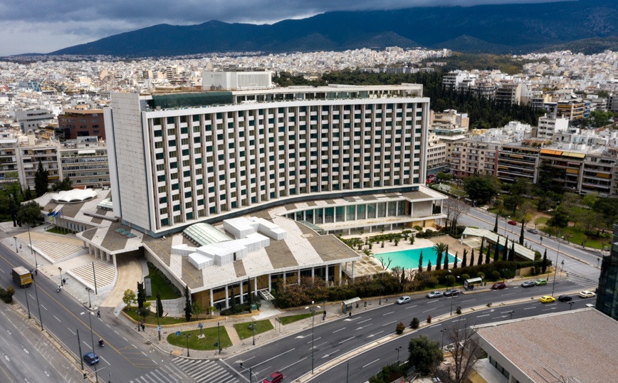 Hilton Athens: Έκλεισε μετά από 58 χρόνια το ξενοδοχείο &#8211; Οι ριζικές αλλαγές και η επάνοδος το 2024 ως Conrad