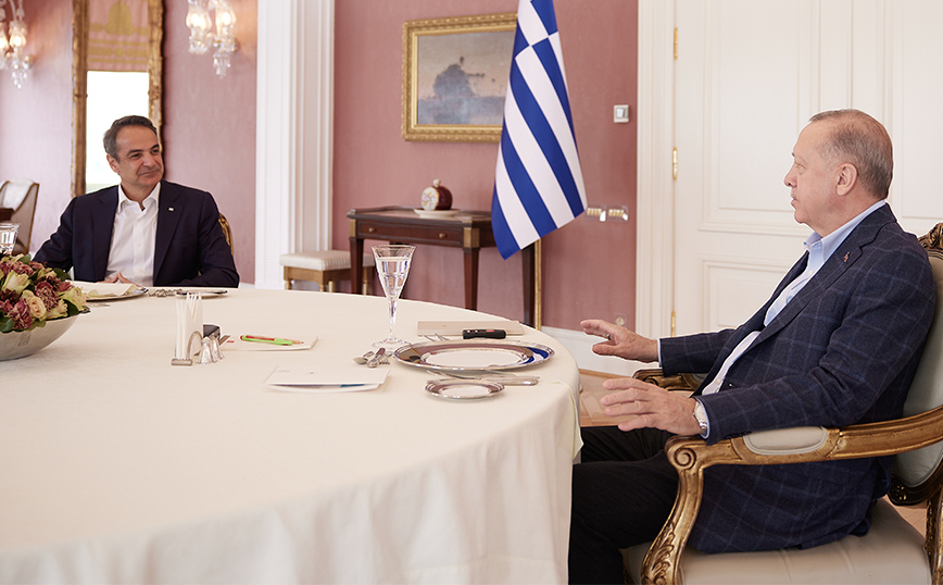 Ελληνοτουρκικά: Διήμερο ενημερώσεων των αρχηγών από τον πρωθυπουργό για την συνάντηση με Ερντογάν