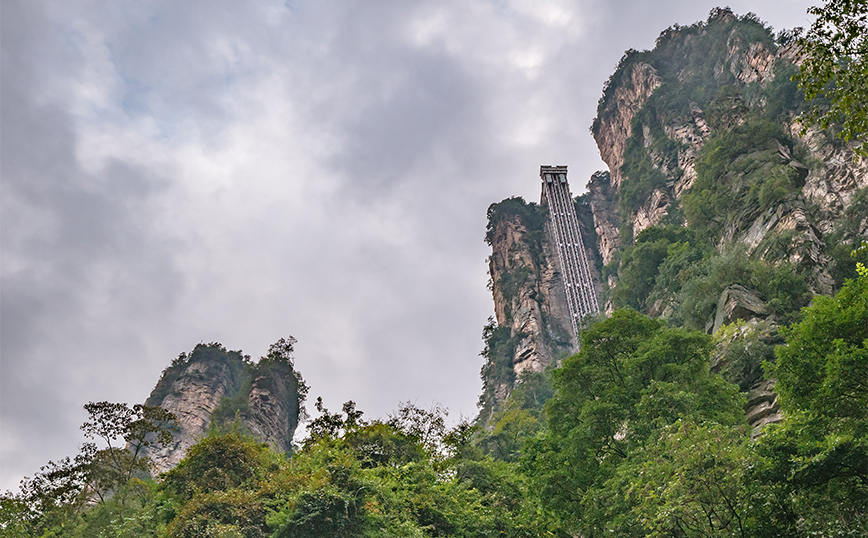 To ψηλότερο υπαίθριο ασανσέρ στον κόσμο μεταφέρει τους αναβάτες στα βουνά που ενέπνευσαν το «Avatar»