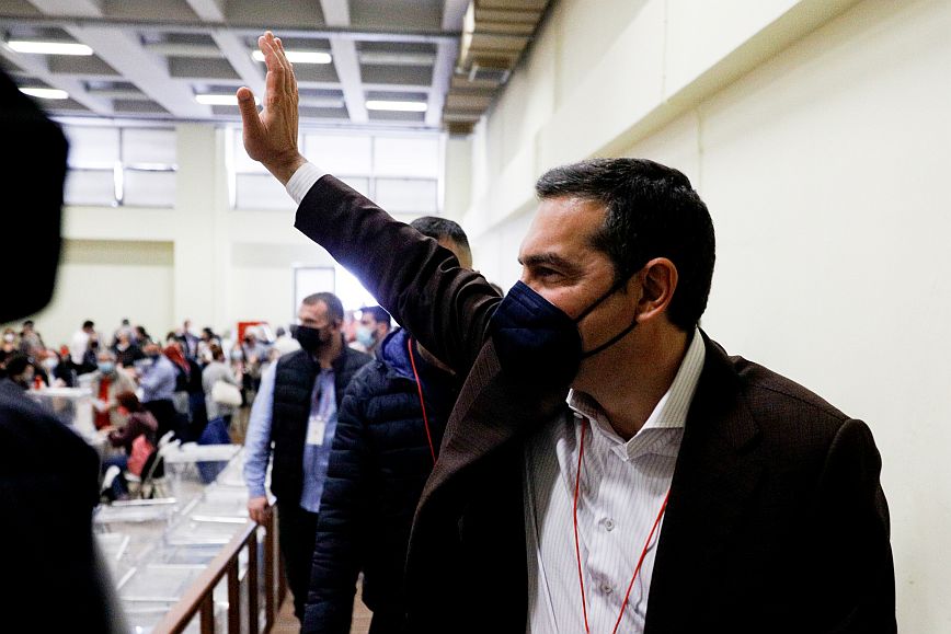 Συνέδριο ΣΥΡΙΖΑ: Με ισχυρή πλειοψηφία εγκρίθηκε η πρόταση Τσίπρα