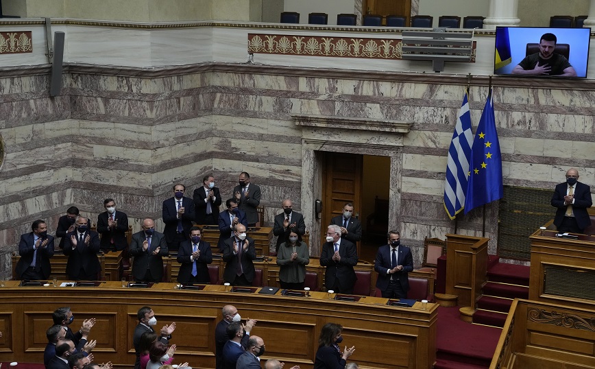 Το ΑΚΕΛ δεν θα παραστεί στην ομιλία Ζελένσκι, «μετά την παρουσία &#8220;μαχητή&#8221; του Τάγματος Αζόφ στη Βουλή των Ελλήνων»