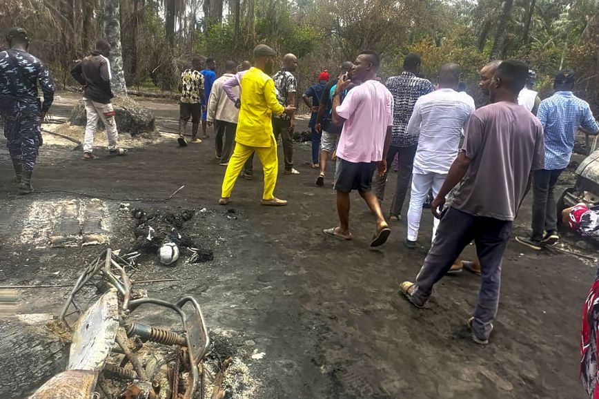 Νιγηρία: Τουλάχιστον 110 νεκροί έπειτα από έκρηξη σε παράνομο διυλιστήριο