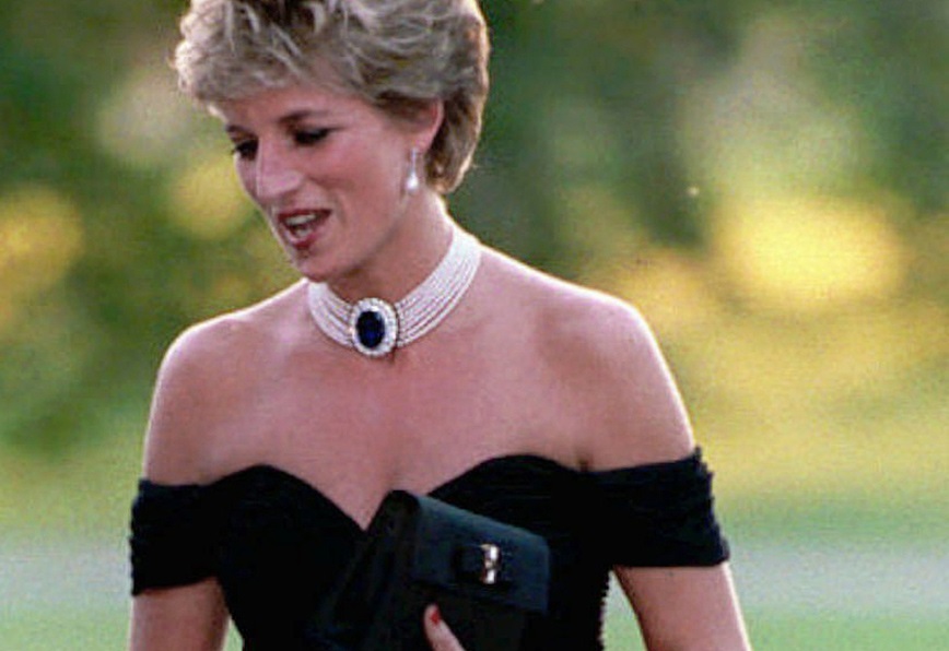 Φόρεμα της πριγκίπισσας Νταϊάνα πουλήθηκε σε δημοπρασία έναντι του ποσού ρεκόρ των 1,1 εκατομμυρίων δολαρίων