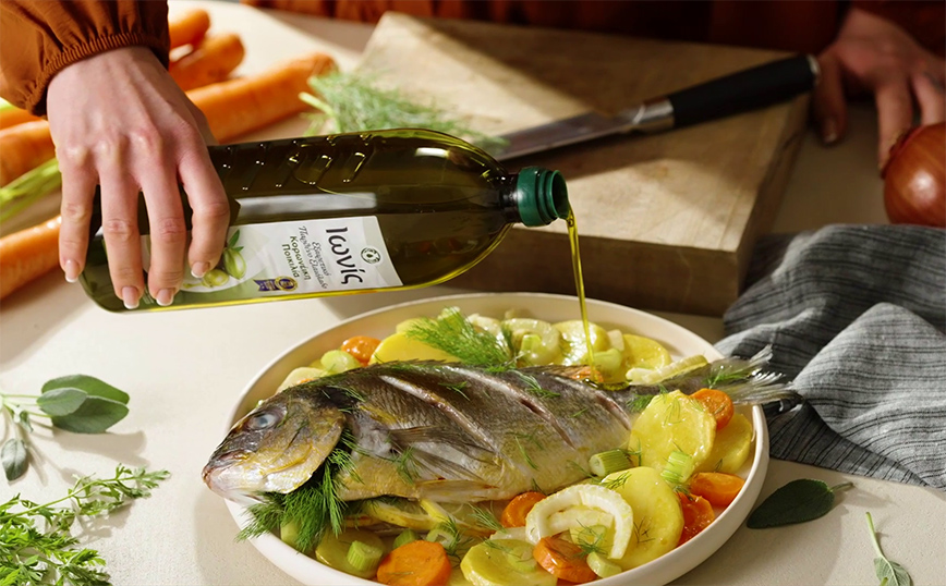 Ελαιόλαδο: O θρεπτικός «πρωταγωνιστής» της Μεσογειακής διατροφής που δίνει γεύση σε κάθε πιάτο μας