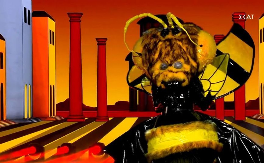 The Masked Singer: Η μάσκα της Μέλισσας έπεσε και μόνο ο Νίκος Μουτσινάς βρήκε ποιος κρυβόταν πίσω από αυτή