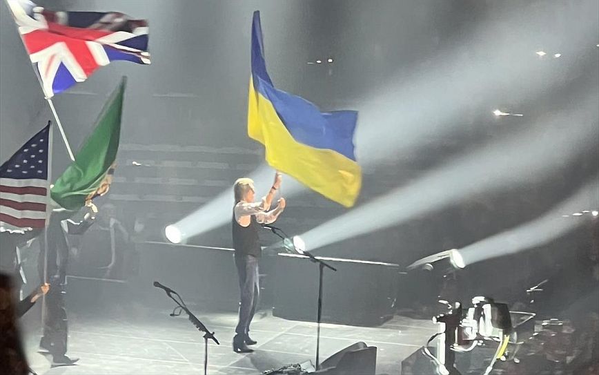 Πολ ΜακΚάρτνεϊ: Κυμάτισε την ουκρανική σημαία σε συναυλία του στις ΗΠΑ &#8211; Δείτε το βίντεο