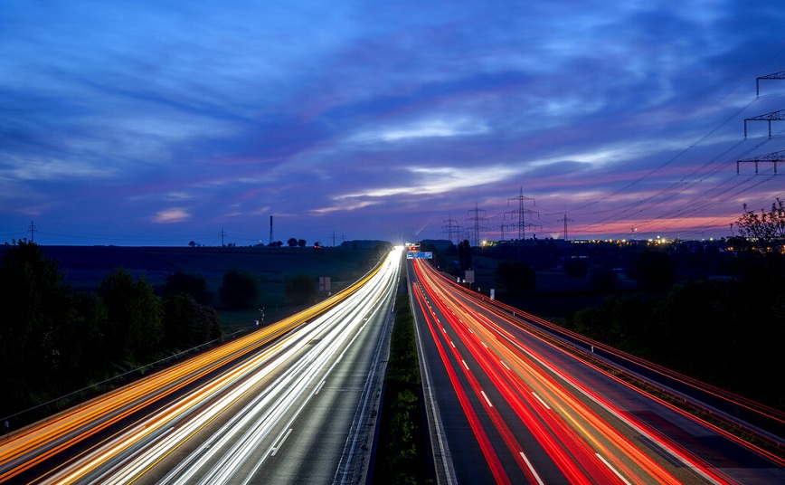 Κόντρα στη Γερμανία για να μπει όριο ταχύτητας στους αυτοκινητόδρομους