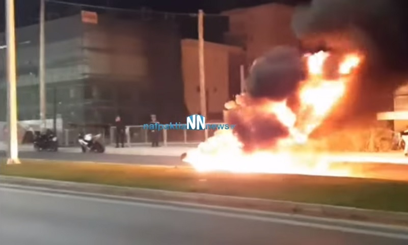 Πάτρα: Σε σοβαρή κατάσταση άνδρας μετά από τροχαίο με τη μηχανή του να τυλίγεται στις φλόγες