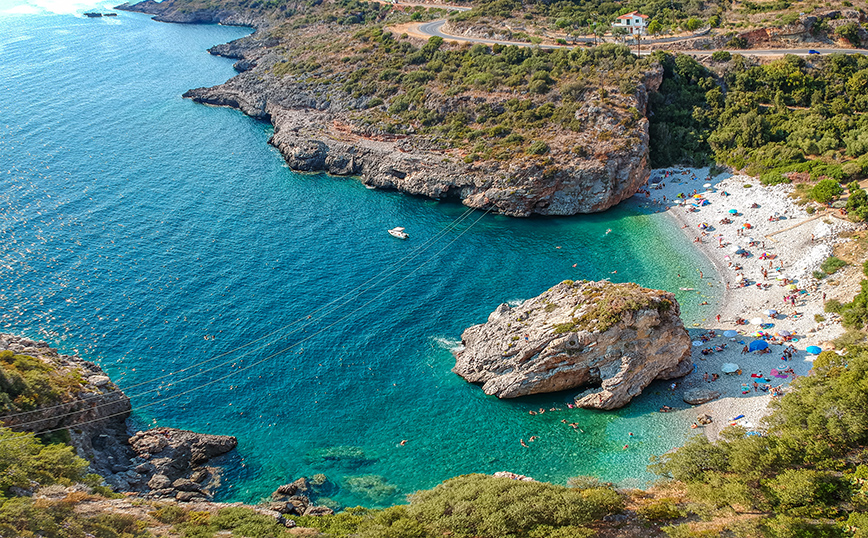 Τρεις παραλίες στην Πελοπόννησο αφορμή για καλοκαιρινή απόδραση