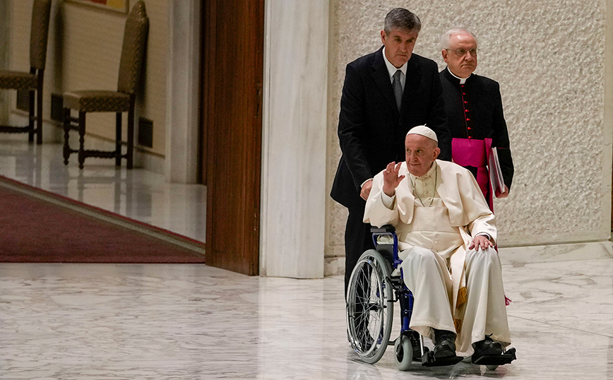 Πάπας Φραγκίσκος: Χρησιμοποίησε για πρώτη φορά δημοσίως αναπηρικό αμαξίδιο