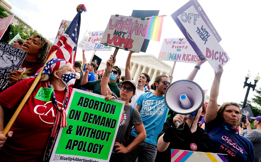 Απαγορεύονται και επίσημα οι αμβλώσεις στις ΗΠΑ μετά από 50 χρόνια &#8211; Βγήκαν στους δρόμους οι Αμερικανοί