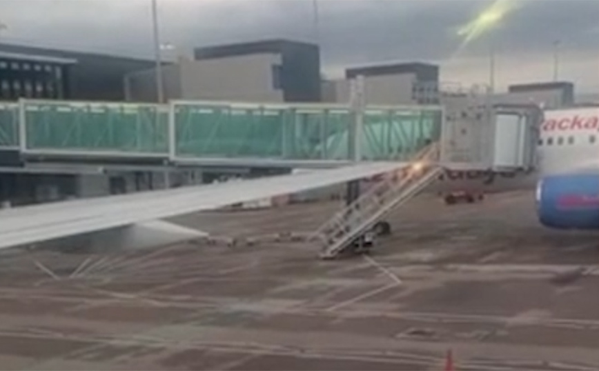 Χάος στα αεροδρόμια της Βρετανίας: Πιλότος φώναξε την αστυνομία για να βοηθήσει επιβάτες «εγκαταλελειμμένου» αεροσκάφους