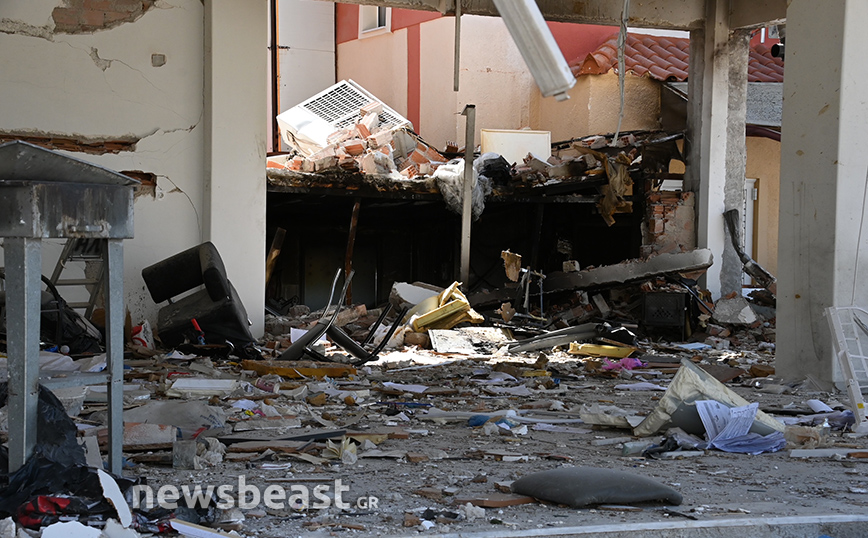 Φωτορεπορτάζ Newsbeast: Εικόνες από το βομβαρδισμένο τοπίο στο Μενίδι μετά την έκρηξη