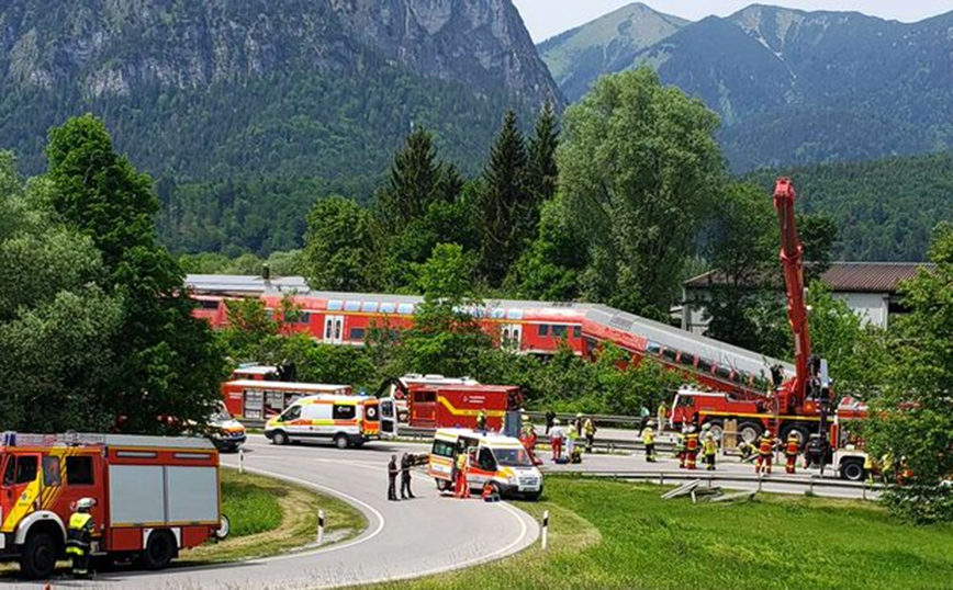 Γερμανία: Εκτροχιασμός τρένου στη Βαυαρία &#8211; Τέσσερις νεκροί, δεκάδες τραυματίες