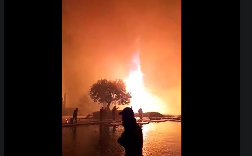 Φωτιά στην Αργολίδα: Απομακρύνθηκαν έγκαιρα οι ένοικοι ξενοδοχείου που έχει τυλιχθεί στις φλόγες