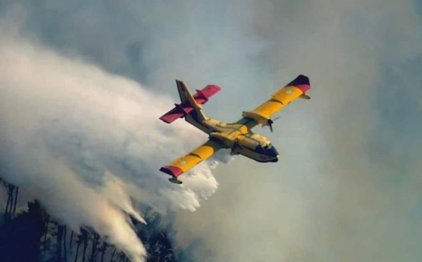 Δείτε τα ελληνικά Canadair να επιχειρούν στις μεγάλες δασικές πυρκαγιές της Γαλλίας