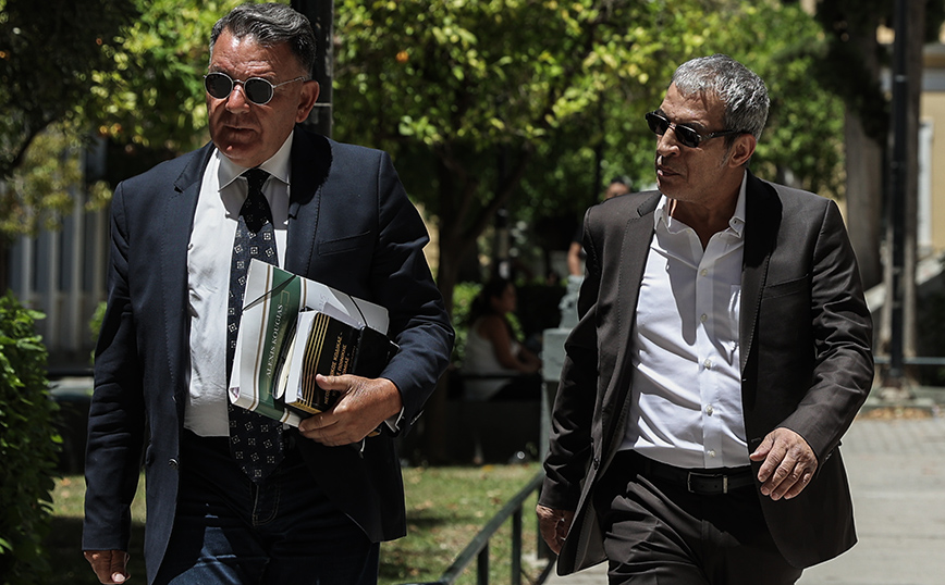 Θέμης Αδαμαντίδης: Στα δικαστήρια μαζί με τον Αλέξη Κούγια &#8211; Εικόνες από την άφιξή του