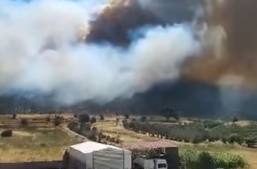 Φωτιά στη Φέριζα Σαρωνικού: Εκκενώθηκε και δεύτερος οικισμός