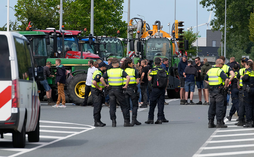 Ολλανδία: Επεισόδια και προειδοποιητικά πυρά της αστυνομίας σε διαμαρτυρία αγροτών και κτηνοτρόφων