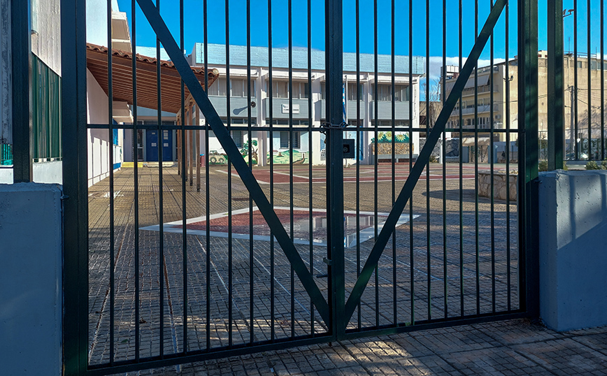 Ιωάννινα: Υποχώρησε περίφραξη σχολείου – Μαθητής έπεσε στο κενό από τα έξι μέτρα