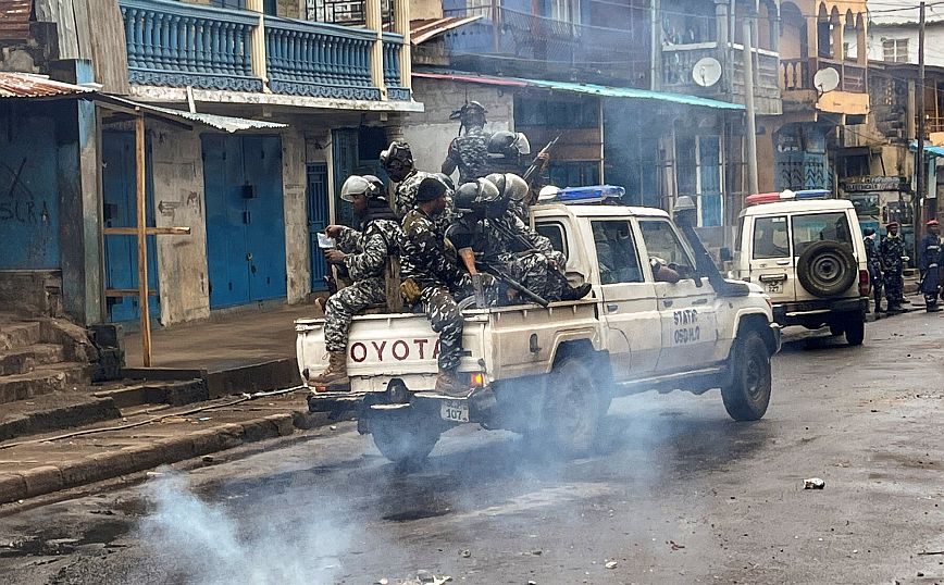 Σιέρα Λεόνε: Προσπάθεια ανατροπής της κυβέρνησης βλέπει ο πρόεδρος της χώρας πίσω από τις διαδηλώσεις