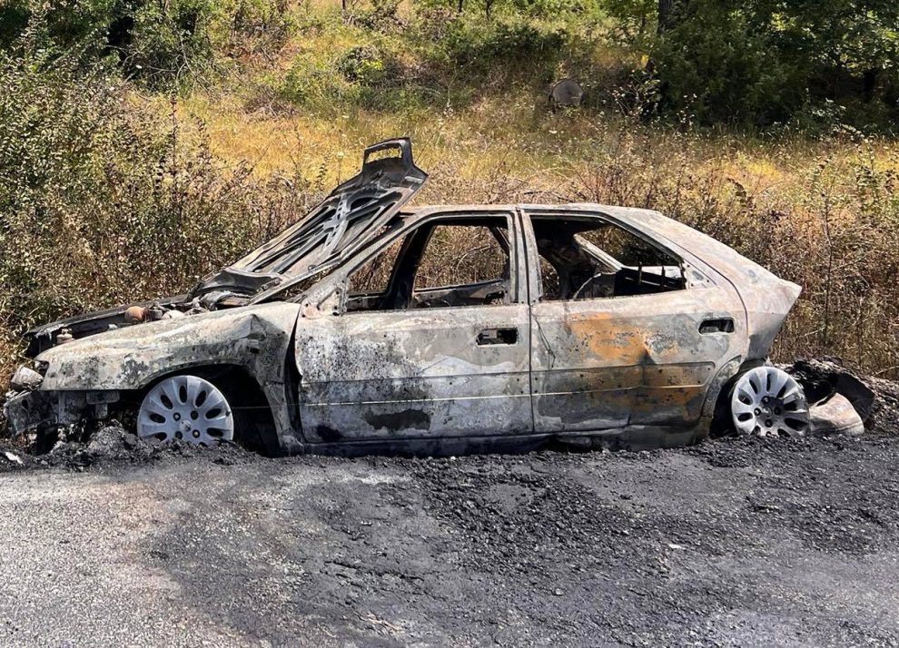 Αυτοκίνητο πήρε φωτιά στην Εθνική Οδό Τρικάλων &#8211; Ιωαννίνων και εξερράγη