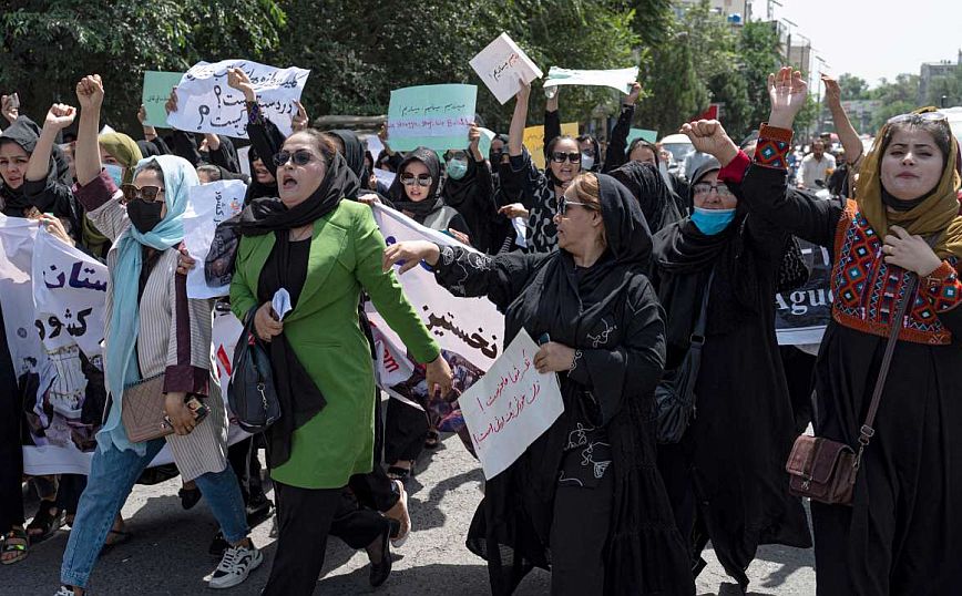 Αφγανιστάν: Προειδοποιητικά πυρά από τους Ταλιμπάν για να διαλυθεί διαδήλωση γυναικών στην Καμπούλ