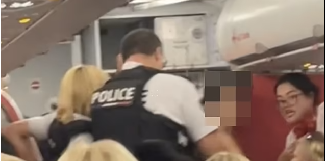 Θρίλερ σε πτήση από Λάρνακα για Μάντσεστερ: Γυναίκα γδύθηκε και φωνάζοντας «Αλλάχου Ακμπάρ» προσπάθησε να μπει στο πιλοτήριο