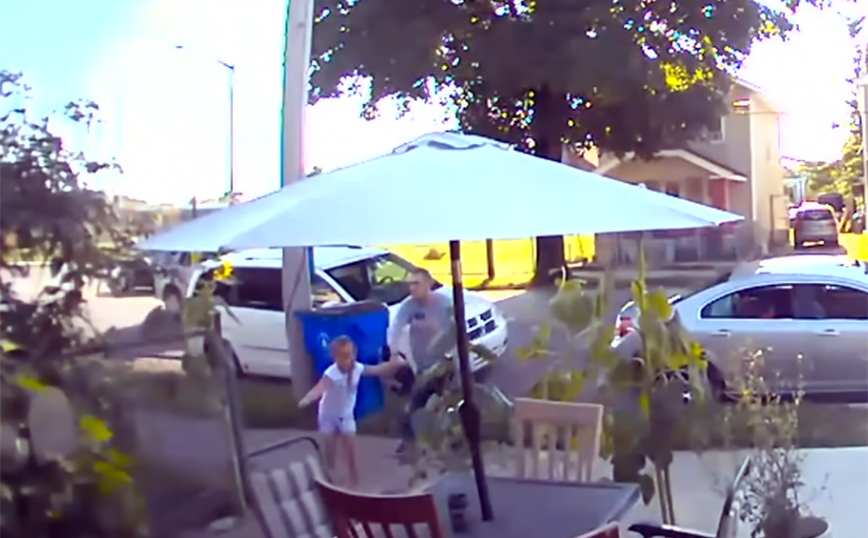 ΗΠΑ: Κάμερα κατέγραψε τη στιγμή που άντρας προσπαθεί να απαγάγει 6χρονο κοριτσάκι &#8211; Πώς σώθηκε