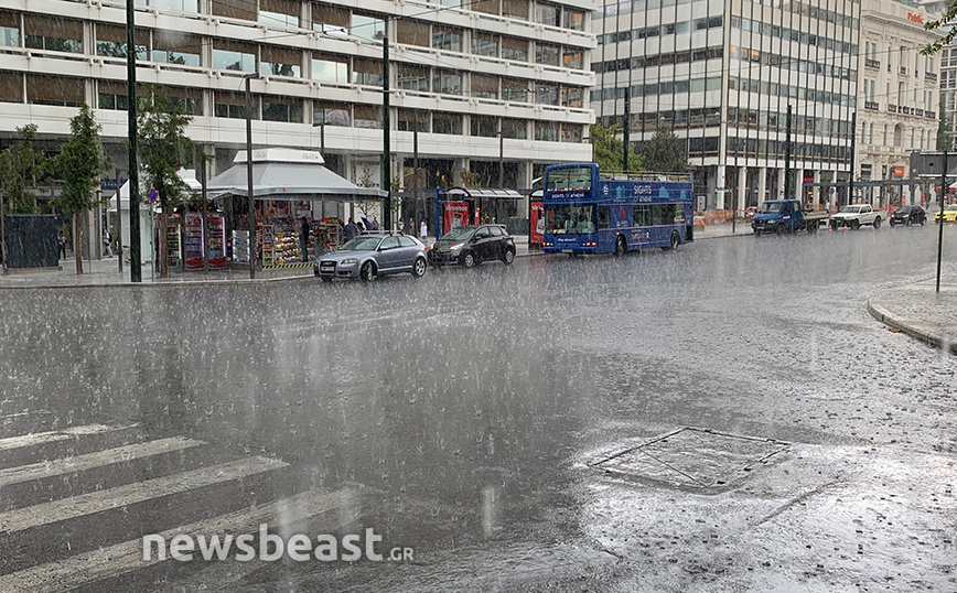 Κακοκαιρία στην Αττική: Βρέχει καταρρακτωδώς στο κέντρο της Αθήνας – Δείτε φωτογραφίες
