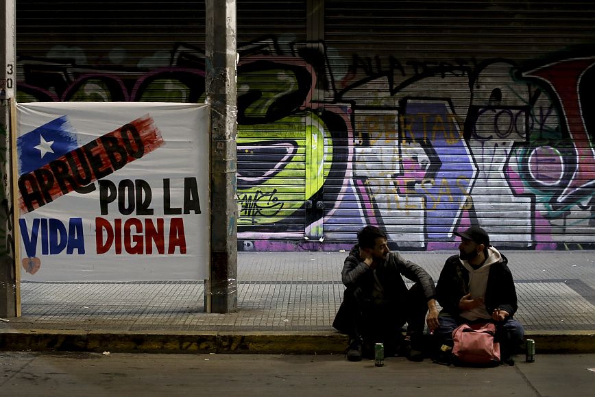 Κρίσιμο δημοψήφισμα στη Χιλή για έγκριση ή απόρριψη του προτεινόμενου νέου Συντάγματος