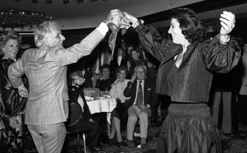 Η Ειρήνη Παππά χορεύει μπάλο σε πάρτι με τον Λέοναρντ Μπερνστάιν