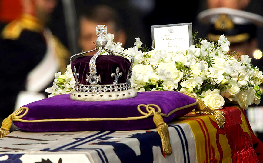 Γιατί τα μέλη της βασιλικής οικογένειας θάβονται σε φέρετρα που ζυγίζουν περισσότερα από 250 κιλά