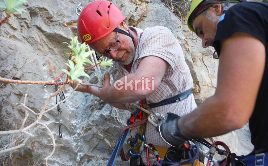Φαράγγι Σαμαριάς: Καρέ &#8211; καρέ η διάσωση τουρίστα που κρεμόταν από βράχο ολόκληρο το βράδυ