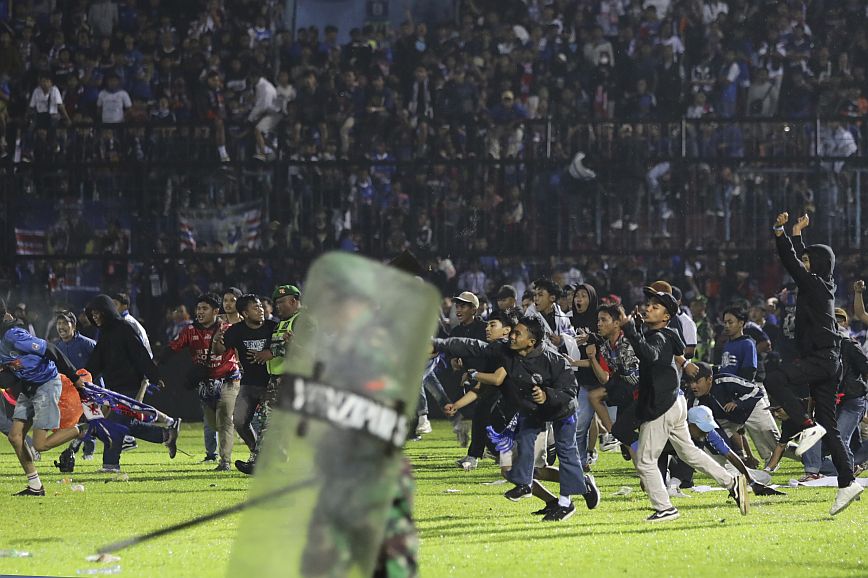 Ινδονησία: Τα γεγονότα που οδήγησαν σε ένα από τα χειρότερα δυστυχήματα σε ποδοσφαιρικό αγώνα