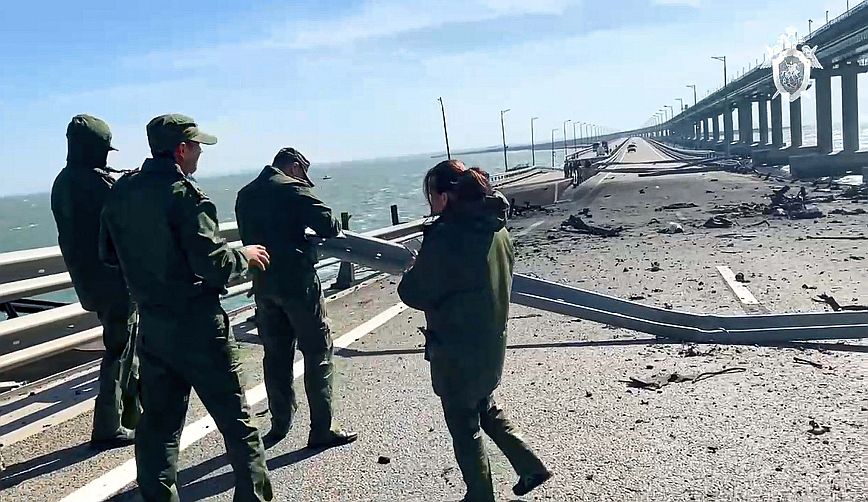 Έκρηξη στη γέφυρα της Κριμαίας: Δεν έχει γίνει γνωστό αν ήταν επίθεση αυτοκτονίας &#8211; Η Ουκρανία χαιρέτησε το πλήγμα