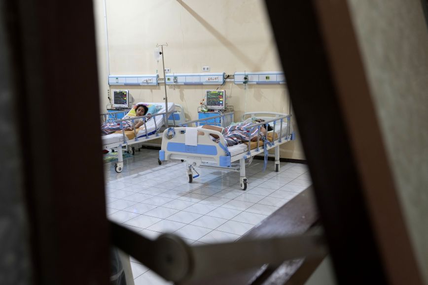 Θρίλερ με το σιρόπι για τον βήχα και την καταρροή: 74 νεκρά παιδιά φέτος στην Ινδονησία από οξεία νεφρική ανεπάρκεια