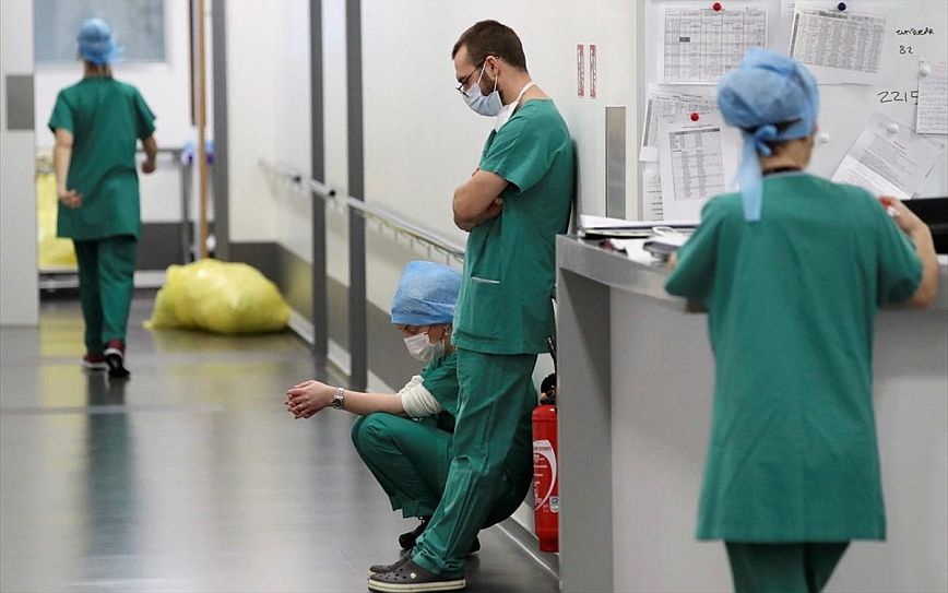Κορονοϊός: Υγειονομικοί σκέφτονται αλλαγή επαγγέλματος λόγω burn out