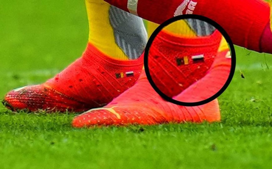 Μουντιάλ 2022: Σημαία της Ρωσίας είχε στα παπούτσια του παίκτης του Καμερούν &#8211; Δεν τον τιμωρεί η FIFA
