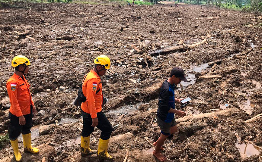 Ινδονησία: Tους 318 έφτασαν οι νεκροί από τον σεισμό της Δευτέρας