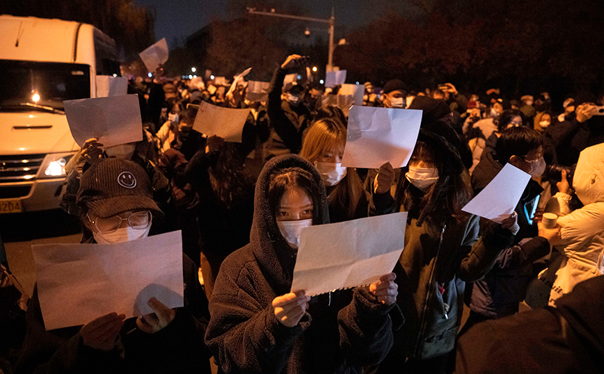 Κίνα: Το κύριο όργανο ασφαλείας ζητάει «καταστολή των εχθρικών δυνάμεων» για τις διαδηλώσεις με χαρτιά Α4