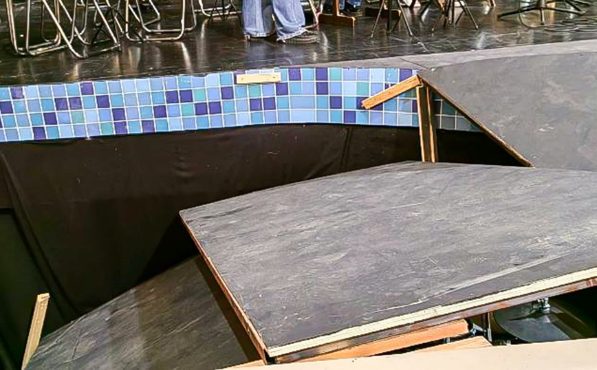 Δημοτικό Θέατρο Πειραιά: Κατέρρευσε μέρος της σκηνής &#8211; Τραυματίστηκαν μαθητές