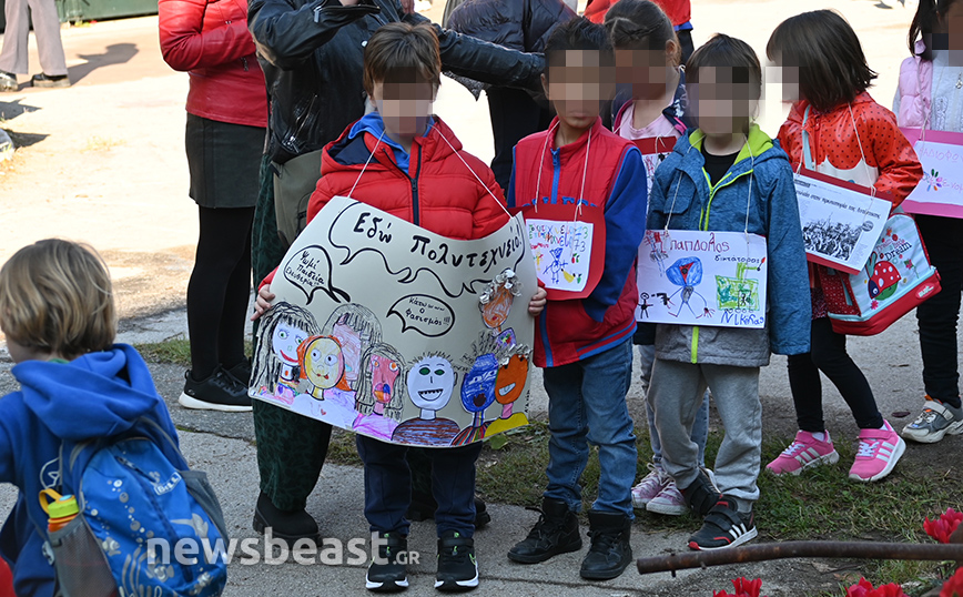 Πολυτεχνείο: Συγκινούν οι παιδικές ζωγραφιές &#8211; Δείτε φωτογραφίες του Newsbeast