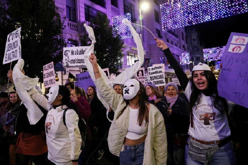 Ισπανία: Χιλιάδες διαδηλωτές συμμετείχαν σε πορείες για τον τερματισμό της βίας κατά των γυναικών