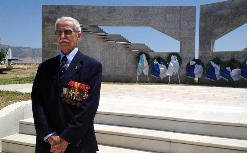 Πέθανε σε ηλικία 102 ετών ο θρυλικός πιλότος Κωνσταντίνος Χατζηλάκος, τελευταίος επιζών του Β΄ Παγκοσμίου Πολέμου