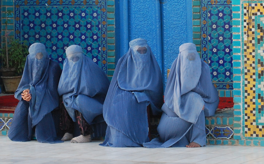 Αφγανιστάν: Οι γυναίκες αποκλείστηκαν από τα Πανεπιστήμια γιατί δε φορούσαν χιτζάμπ &#8211; Αντιδράσεις φοιτητών και καθηγητών