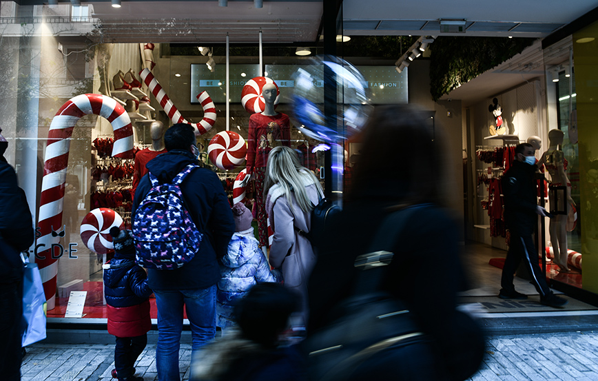 Ανοιχτά τα καταστήματα σήμερα για τα τελευταία ψώνια ενόψει του πρωτοχρονιάτικου ρεβεγιόν